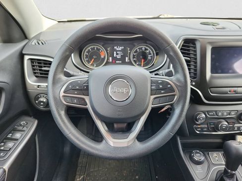 Used 2019 Jeep Cherokee Latitude w/ Popular Appearance Group AWD/4WD image 12