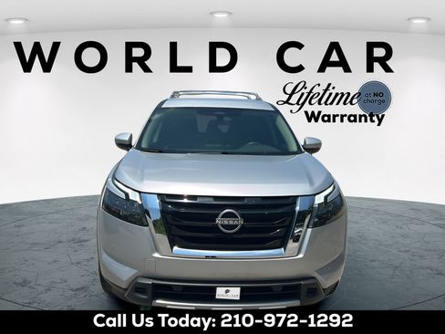 Used 2025 Nissan Pathfinder SL FWD image 9