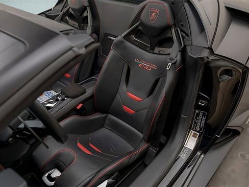 Used 2020 Lamborghini Huracan EVO image 6