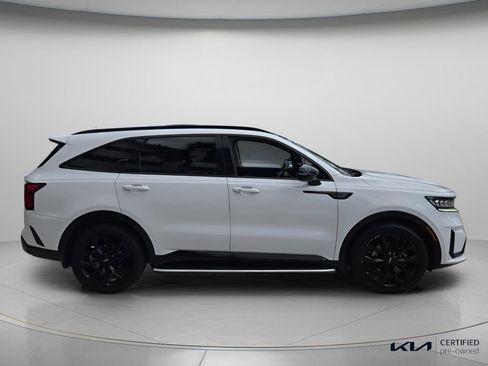Certified 2022 Kia Sorento SX FWD image 4