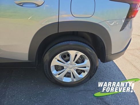 Used 2024 Chevrolet Trax LS FWD image 21