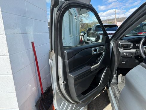 Used 2022 Ford Explorer XLT w/ Equipment Group 202A image 16