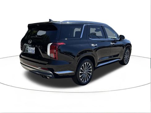 Used 2024 Hyundai Palisade Calligraphy image 3