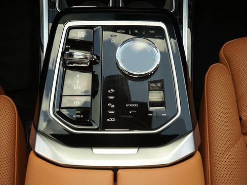 Used 2025 BMW 740i image 15