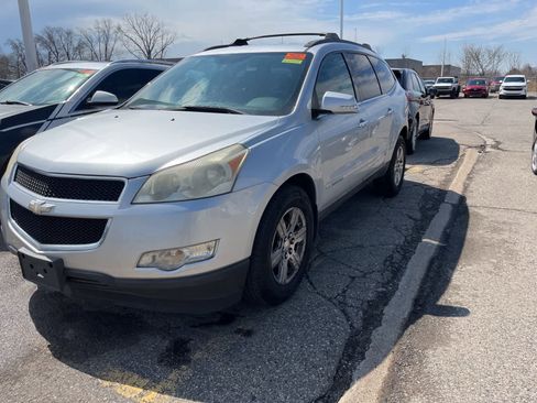 Used 2009 Chevrolet Traverse LT AWD/4WD image 3