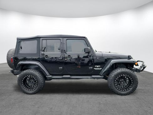 Used 2016 Jeep Wrangler Unlimited Sahara w/ Connectivity Group AWD/4WD image 2