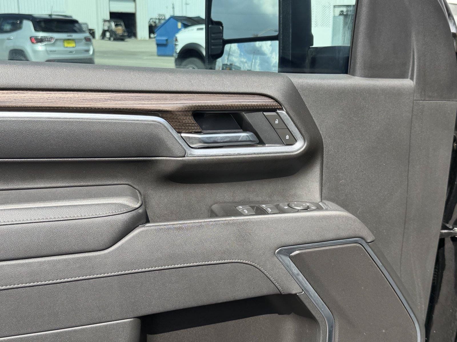 Used 2025 Chevrolet Silverado 2500 LT AWD/4WD image 13
