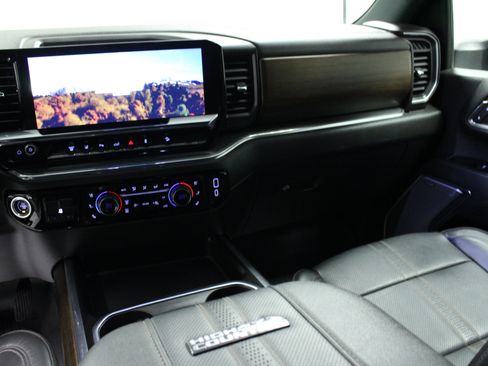 Used 2024 Chevrolet Silverado 3500 High Country w/ Technology Package AWD/4WD image 19
