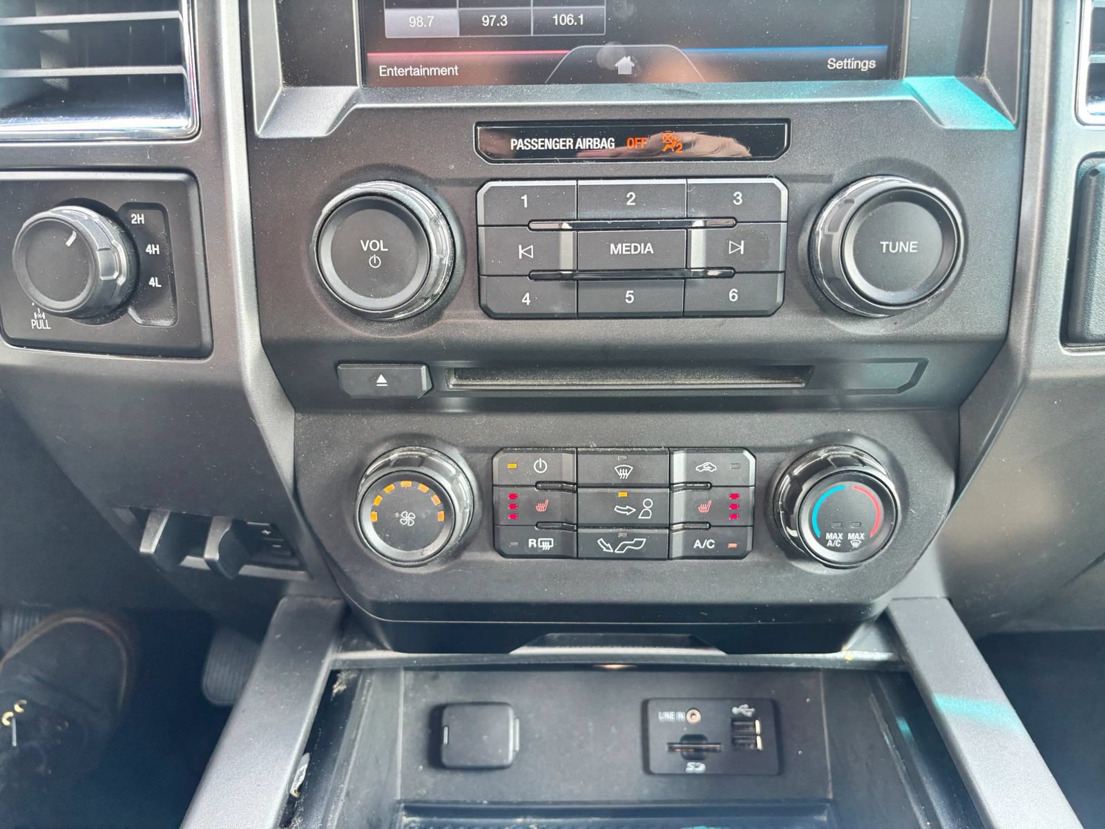 Used 2015 Ford F150 XLT w/ Equipment Group 302A Luxury AWD/4WD image 23
