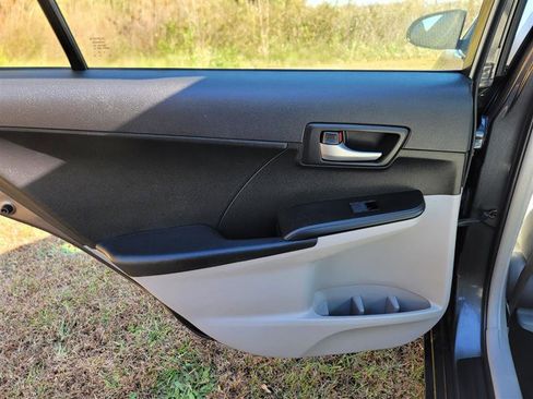 Used 2012 Toyota Camry LE image 16