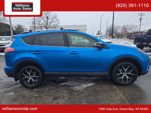 Used 2017 Toyota RAV4 SE image 3