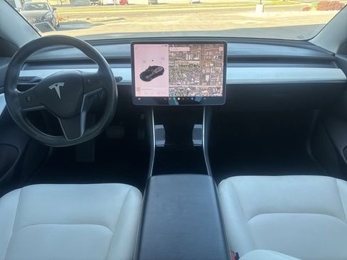 Used 2018 Tesla Model 3 Long Range image 17