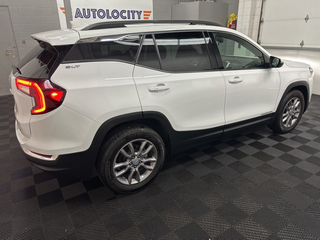 Used 2024 GMC Terrain SLT AWD/4WD image 11