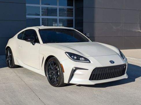 Used 2023 Toyota GR86 Premium image 3