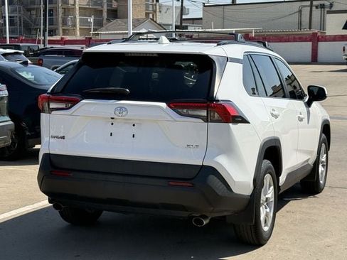 Used 2020 Toyota RAV4 XLE FWD image 4