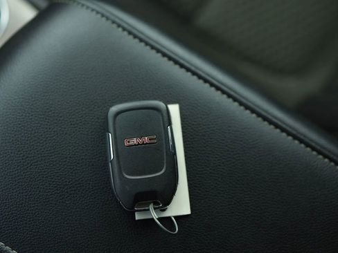 Used 2018 GMC Acadia SLE w/ LPO, Black Accent Package AWD/4WD image 25