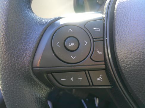 Used 2025 Toyota Corolla Cross L image 20