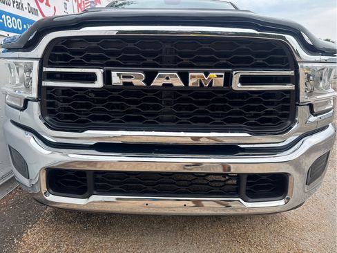 Used 2024 RAM 2500 Tradesman w/ Chrome Appearance Group AWD/4WD image 11