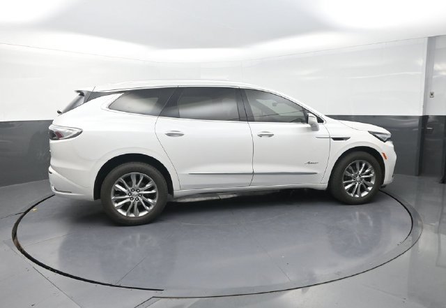Used 2023 Buick Enclave Avenir w/ Avenir Technology Package AWD/4WD image 11