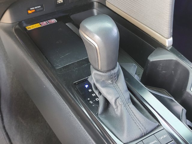 Used 2025 Toyota Camry SE FWD image 18