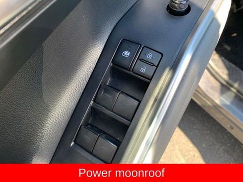 Used 2022 Toyota Highlander XLE AWD/4WD image 15