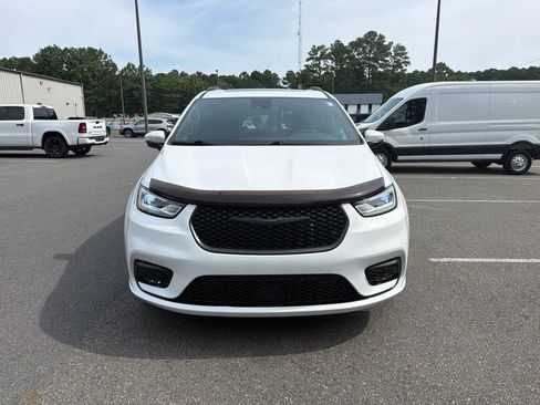 Used 2023 Chrysler Pacifica Touring-L w/ S Appearance Package AWD/4WD image 3