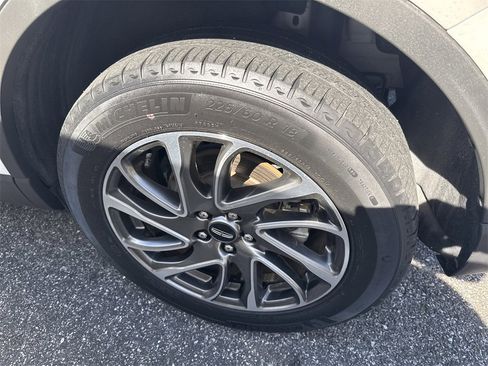 Used 2022 Lincoln Corsair FWD image 13