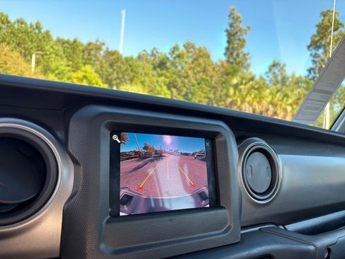 Used 2023 Jeep Gladiator Sport w/ Trailer Tow Package image 17