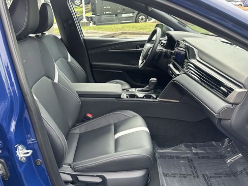 Used 2025 Toyota Camry SE w/ Convenience Package FWD image 34