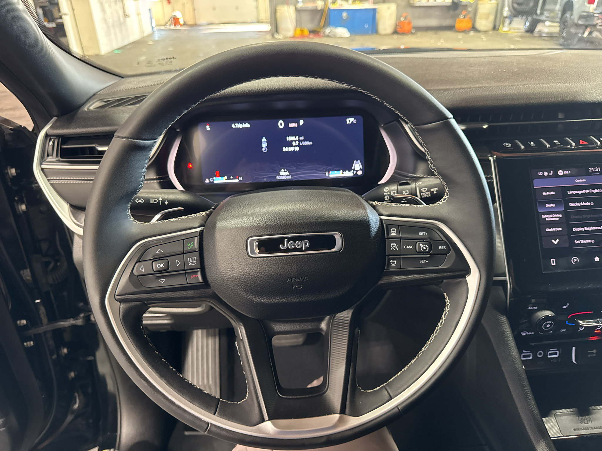 Used 2024 Jeep Grand Cherokee Altitude AWD/4WD image 23