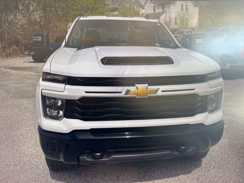 Used 2024 Chevrolet Silverado 2500 Custom w/ Custom Convenience Package AWD/4WD image 8