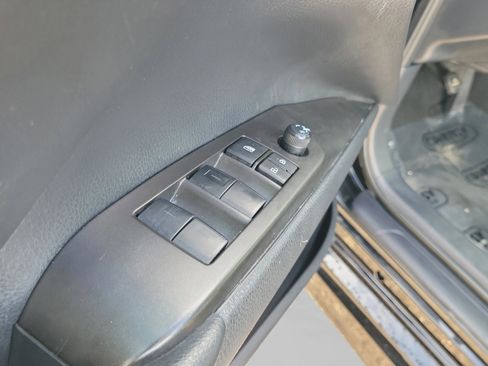 Used 2023 Toyota Camry SE image 30