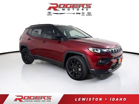 Used 2022 Jeep Compass Altitude w/ Convenience Group image 1