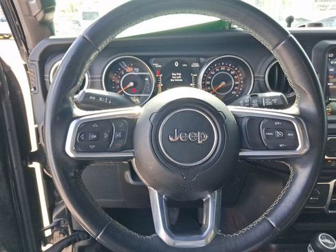 Used 2019 Jeep Wrangler Unlimited Sahara AWD/4WD image 15