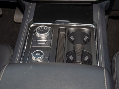 Used 2024 Ford Expedition Max XLT AWD/4WD image 27