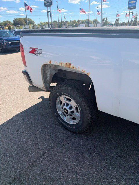 Used 2011 Chevrolet Silverado 2500 LT w/ Interior Plus Package AWD/4WD image 9