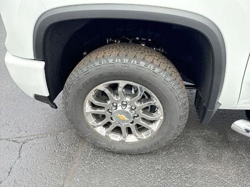 New 2026 Chevrolet Silverado 2500 LT w/ Z71 Chrome Sport Edition AWD/4WD image 32