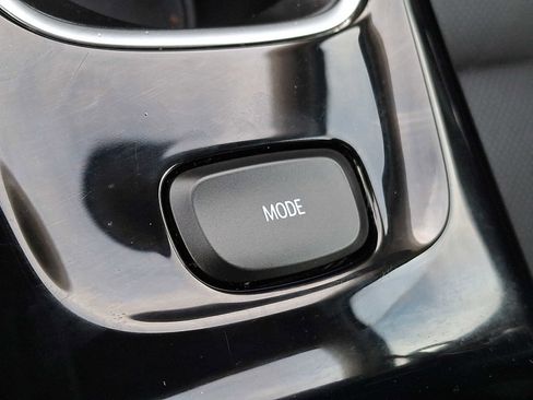 Used 2021 Buick Envision Essence w/ Technology Package I image 17