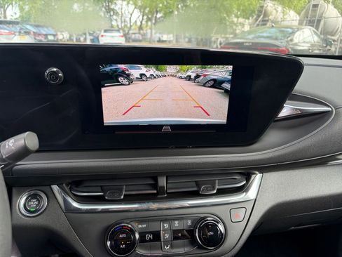 Used 2025 Buick Envista Preferred FWD image 22
