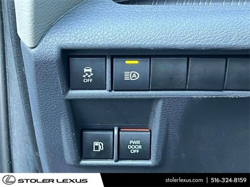 Used 2021 Toyota Sienna Limited image 25