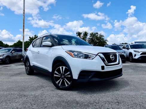 Used 2019 Nissan Kicks SV FWD image 1