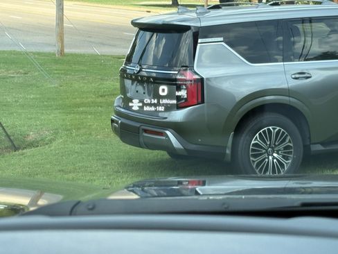 Used 2023 GMC Acadia Denali w/ Black Diamond Edition FWD image 19