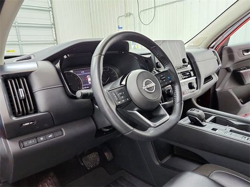 Used 2024 Nissan Pathfinder SL w/ SL Premium Package image 18