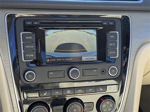 Used 2015 Volkswagen Passat 1.8T SE image 22