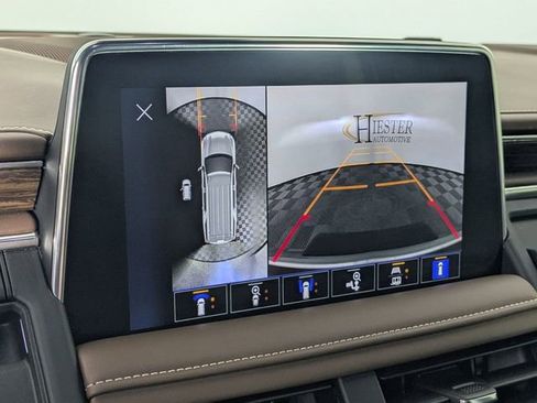 Used 2024 Chevrolet Suburban High Country AWD/4WD image 22