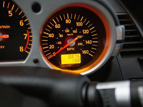 Used 2005 Nissan 350Z Coupe w/ (N93) Cargo Convenience Pkg image 9