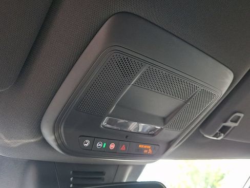 Used 2025 Chevrolet Equinox EV RS FWD image 27