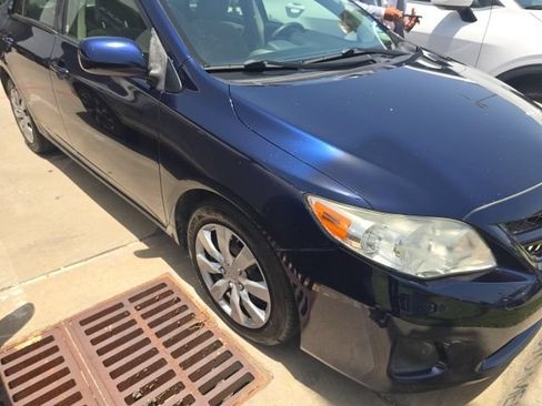 Used 2012 Toyota Corolla LE FWD image 2