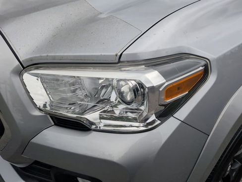 Used 2021 Toyota Tacoma SR5 RWD image 9