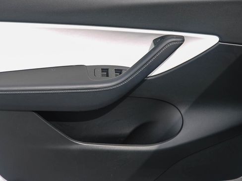 Used 2022 Tesla Model Y Performance image 21